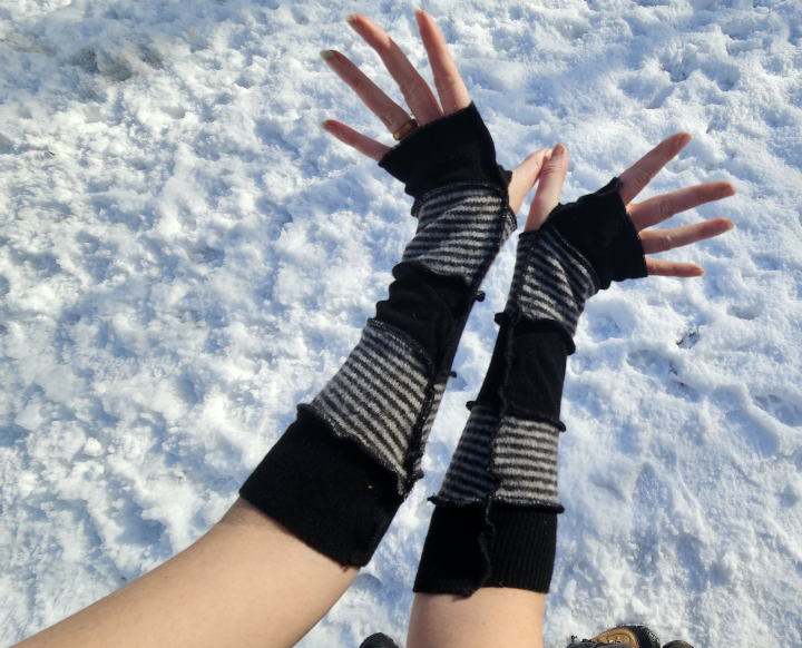 Pinstripe black bracers - Image 1